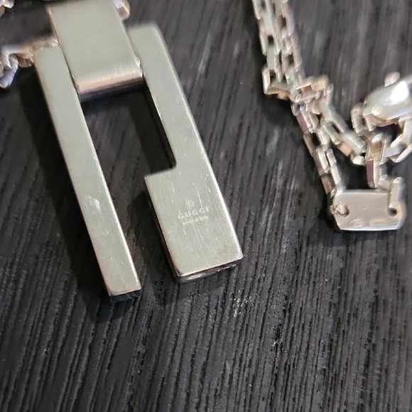 Gucci Silver Geometric Pendant Necklace - Picture 4 of 7